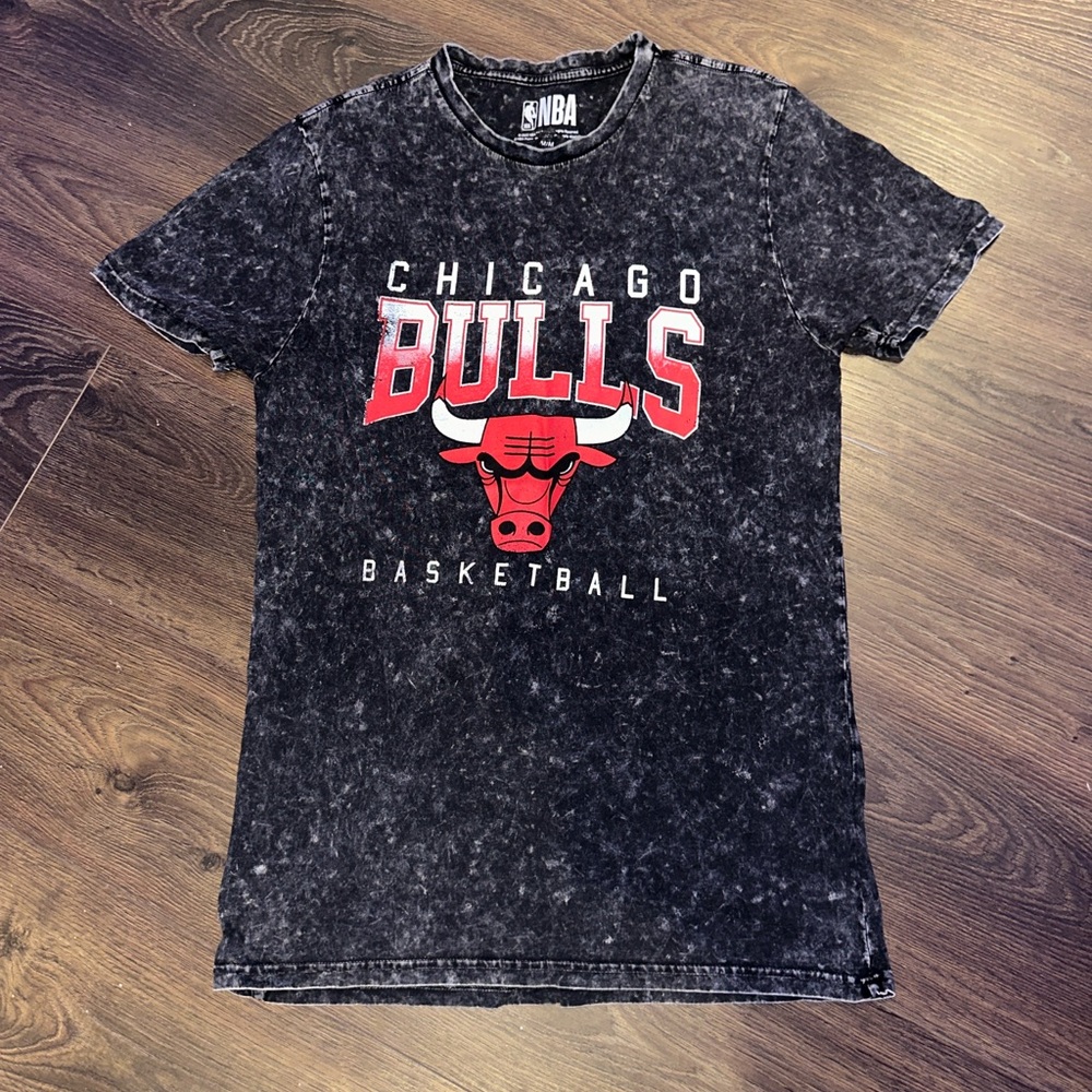 Chicago Bulls NBA Graphic T-Shirt – Acid Wash Black